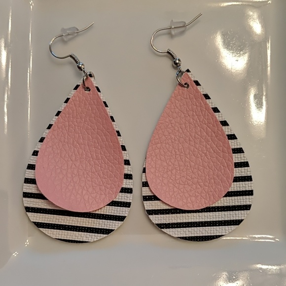 Jewelry - NWOT Faux leather teardrop earrings